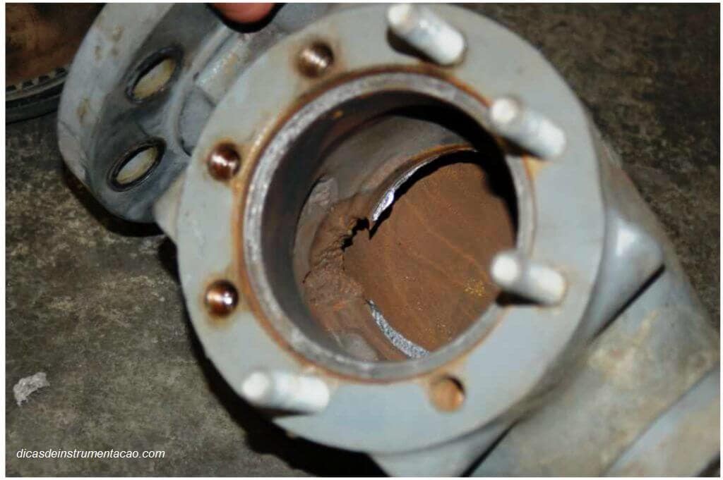 PROBLEMA DE EROSÃO EM VÁLVULA DE CONTROLE 8 valve plug and seat damage 08 p