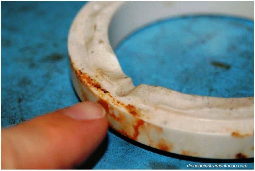 PROBLEMA DE EROSÃO EM VÁLVULA DE CONTROLE 3 valve seat with a notch worn 03 p