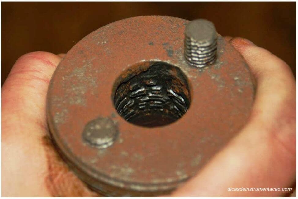 PROBLEMA DE EROSÃO EM VÁLVULA DE CONTROLE 5 valve bonnet damage 05 p